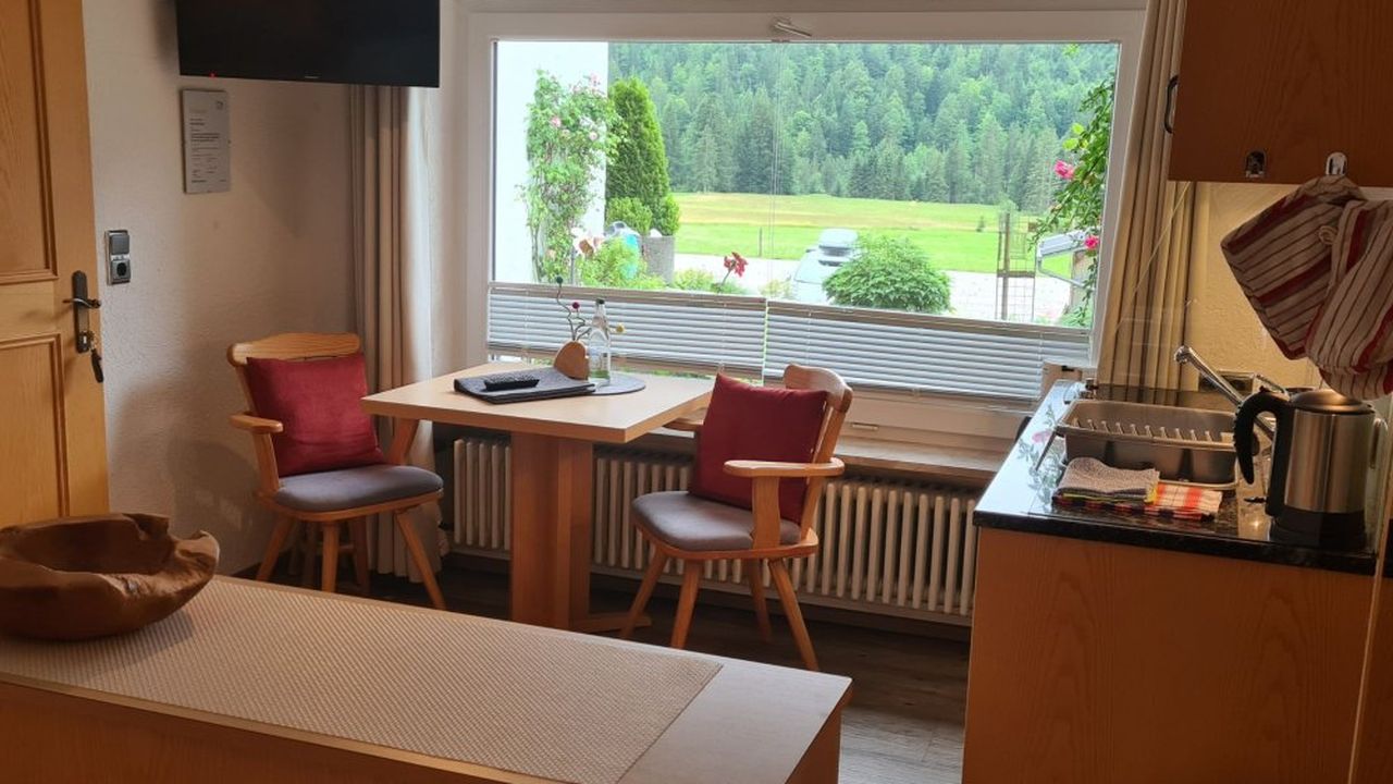 Esstisch mit Blick nach Süden Haus Hedwig 1 Esstisch mit Blick nach Süden Haus Hedwig 1